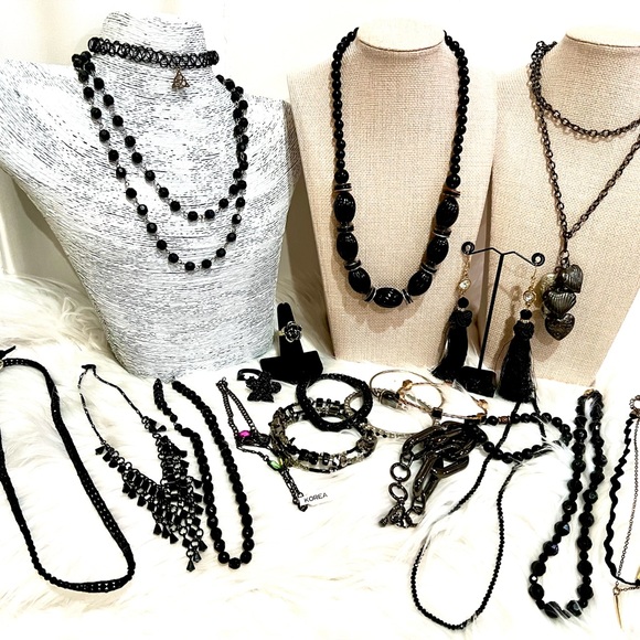 Elegant Black Beaded Necklace Set - Picture 1 of 15